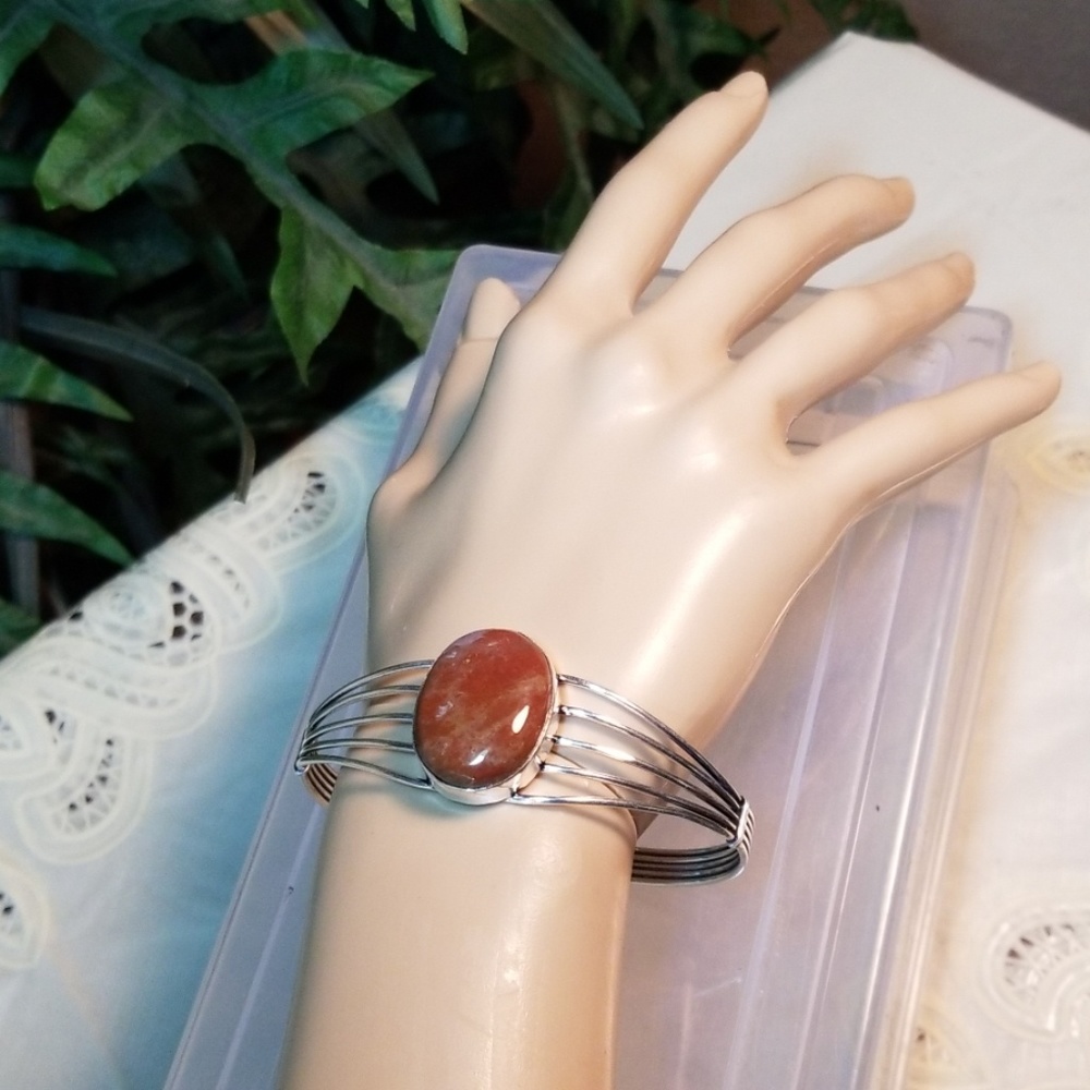 CLASSY BRACELET NWOT